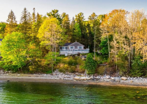 Lucky Stone Retreat - private beach & Acadia view